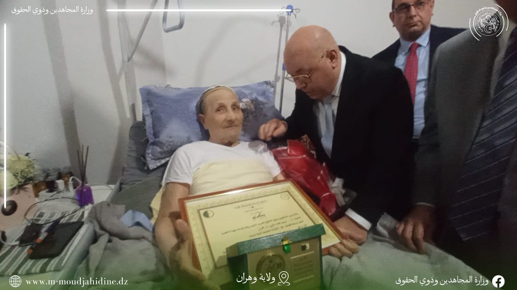 وزير المجاهدين وذوي الحقوق السيد العيد ربيقة ، يقوم بزيارة منزلية تفقدية للمجاهد حي مامون (5)