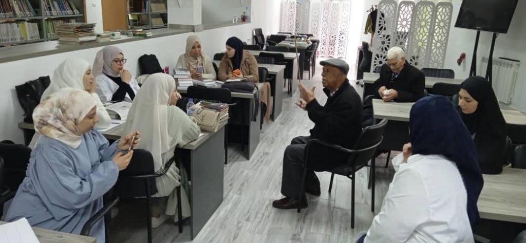 جلسة تفاعلية بين مجاهدين وطلبة ماستر من قسم التاريخ بجامعة الجزائر 2 (2)