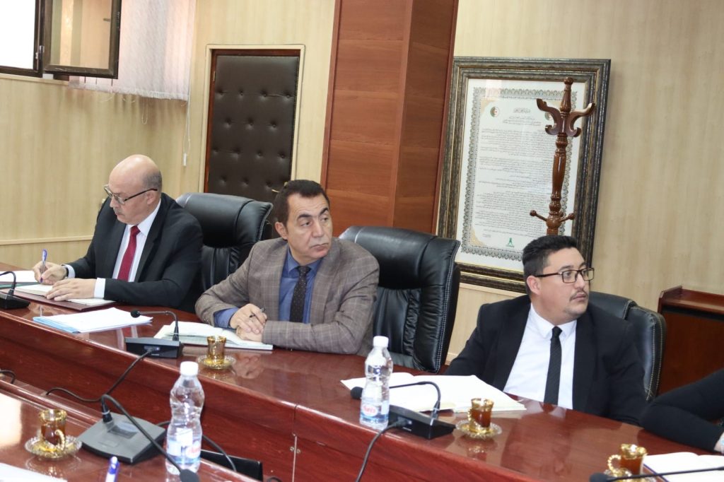 السيد العيد ربيقة، يشرف على اجتماع خصص لمتابعة مدى تقدم التحضيرات الخاصة بالذكرى 62 لعيد الاستقلال (4)