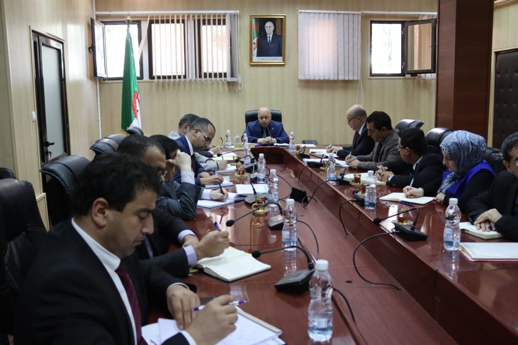 السيد العيد ربيقة، يشرف على اجتماع خصص لمتابعة مدى تقدم التحضيرات الخاصة بالذكرى 62 لعيد الاستقلال (5)