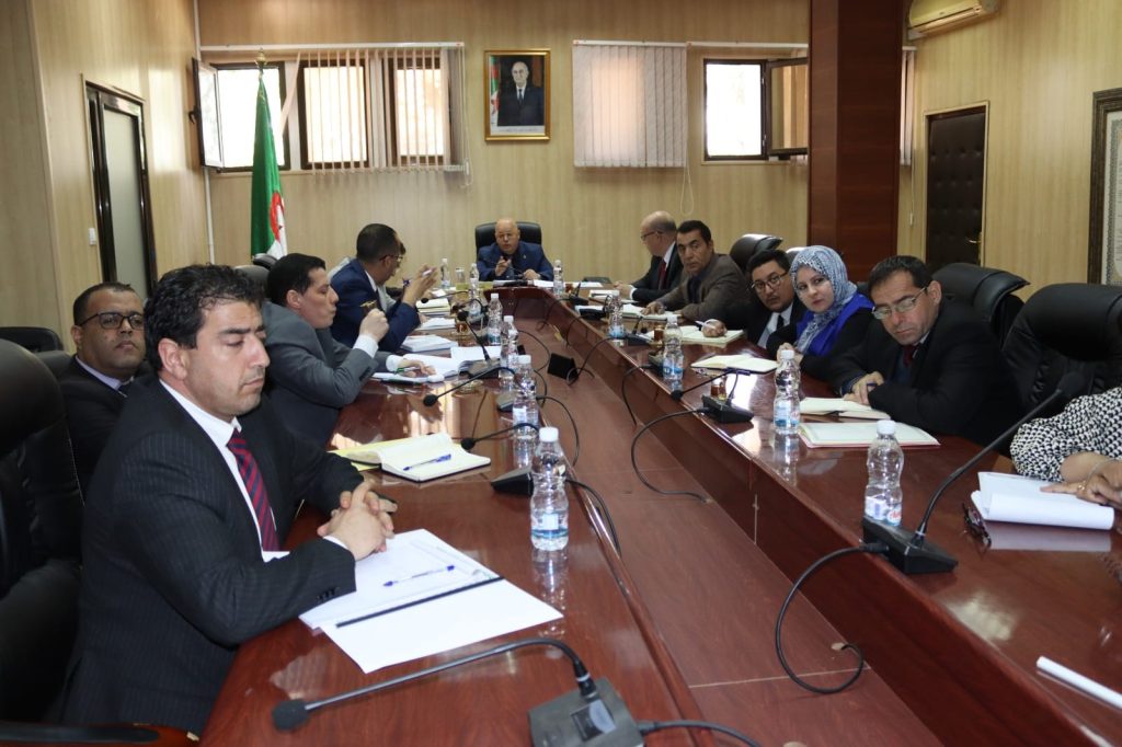 السيد العيد ربيقة، يشرف على اجتماع خصص لمتابعة مدى تقدم التحضيرات الخاصة بالذكرى 62 لعيد الاستقلال (7)