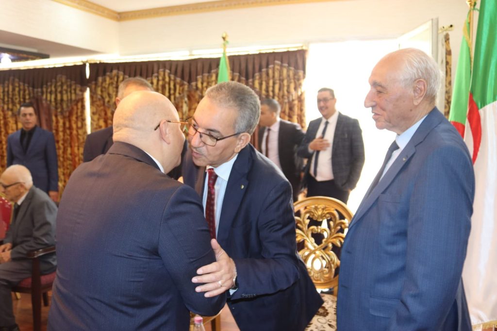 حفل استقبال أقيم على شرف الأسرة الثورية وكذا إطارات وموظفي القطاع ، تم خلاله تبادل التهاني بمناسبة عيد الفطر المبارك (14)