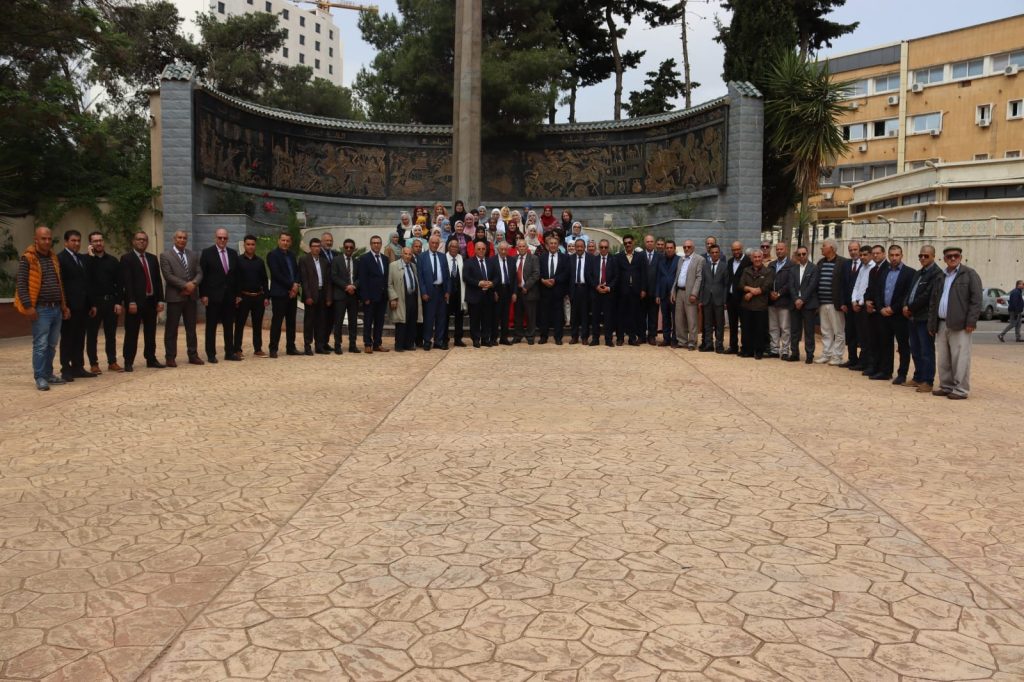 حفل استقبال أقيم على شرف الأسرة الثورية وكذا إطارات وموظفي القطاع ، تم خلاله تبادل التهاني بمناسبة عيد الفطر المبارك (20)