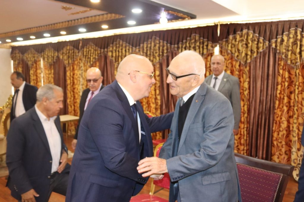 حفل استقبال أقيم على شرف الأسرة الثورية وكذا إطارات وموظفي القطاع ، تم خلاله تبادل التهاني بمناسبة عيد الفطر المبارك (4)