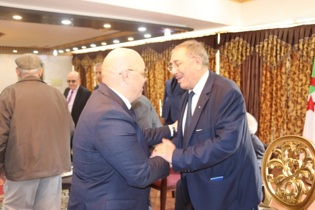 حفل استقبال أقيم على شرف الأسرة الثورية وكذا إطارات وموظفي القطاع ، تم خلاله تبادل التهاني بمناسبة عيد الفطر المبارك (6)