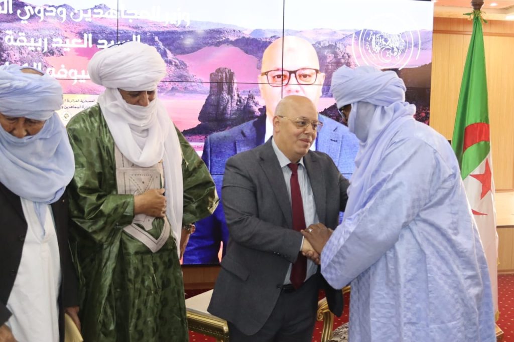 وزير المجاهدين وذوي الحقوق السيد العيد ربيقة يستقبل اعيان طاسيلي آزجر من ولايتي اليزي وجانت