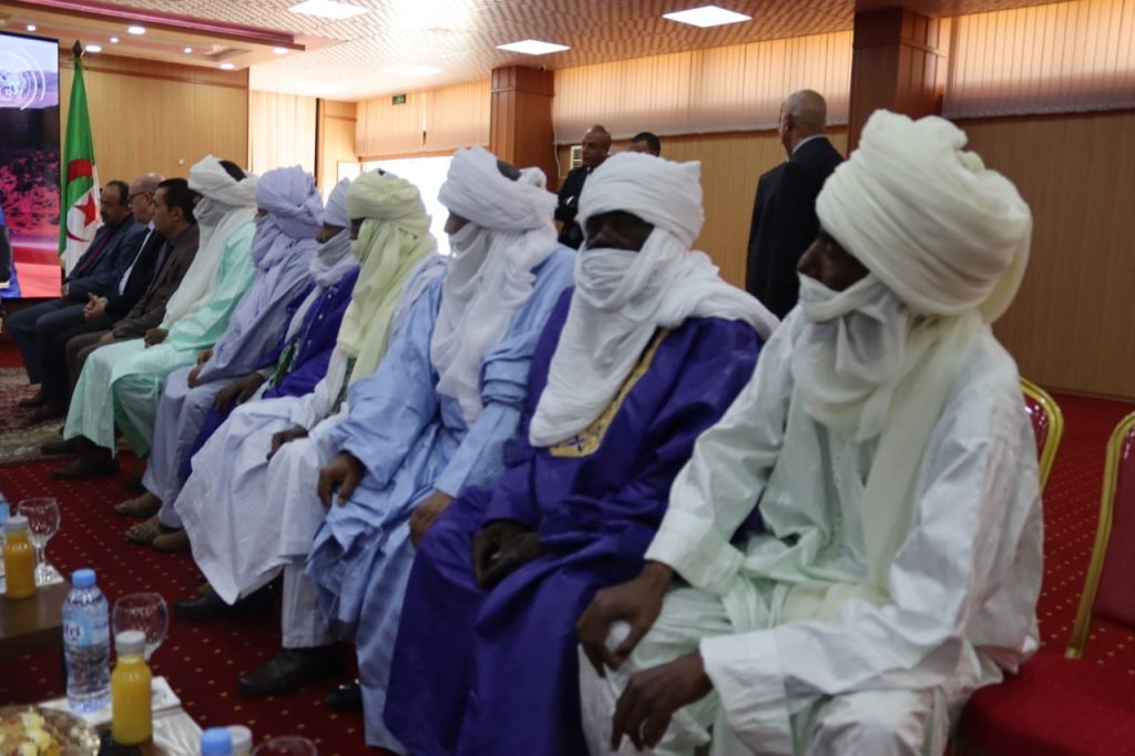 وزير المجاهدين وذوي الحقوق السيد العيد ربيقة يستقبل اعيان طاسيلي آزجر من ولايتي اليزي وجانت (18)