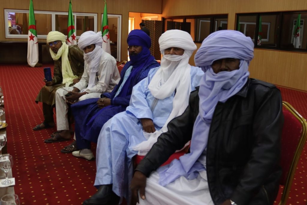 وزير المجاهدين وذوي الحقوق السيد العيد ربيقة يستقبل اعيان طاسيلي آزجر من ولايتي اليزي وجانت (19)